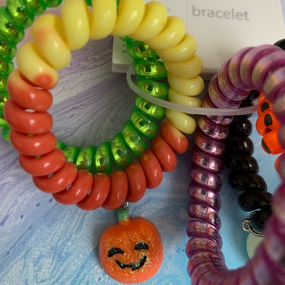 New Claire’s Glow-In-The-Dark Halloween Bracelets/Hair Ties🎃👻💀🖤💚🧡💜 - Picture 3 of 3